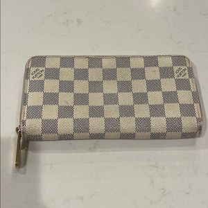 Louis Vuitton Zippy wallet